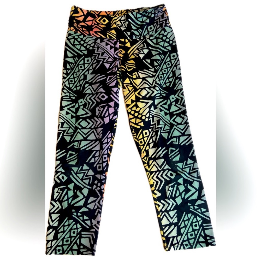Onzie workout yoga lounge rainbow tribal geometric pattern Capri Leggings